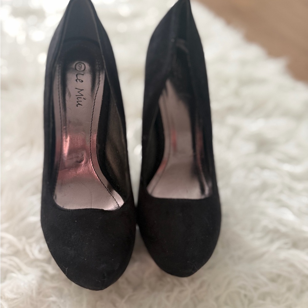 Black high  heel pumps